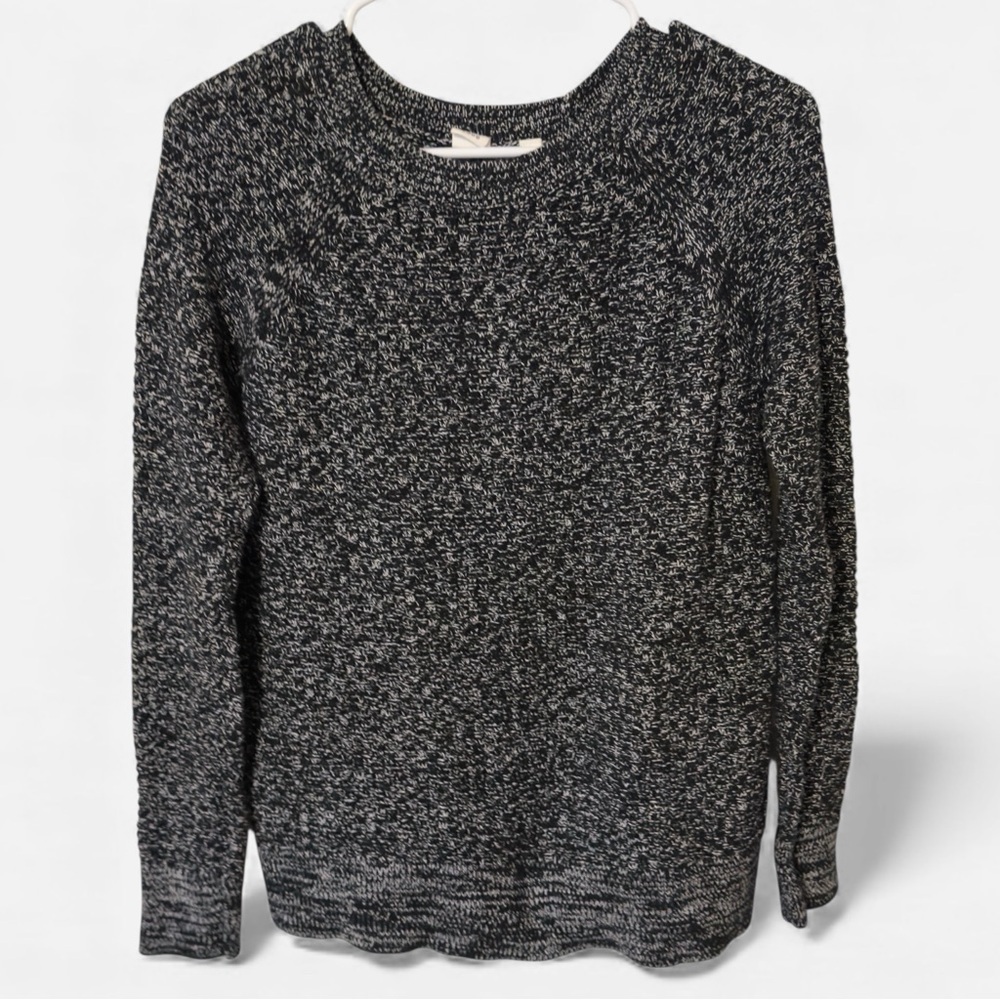 🌺GAP 𝐁𝐥𝐚𝐜𝐤/𝐖𝐡𝐢𝐭𝐞 Crew Neck Sweater